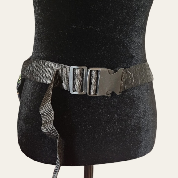 🎨90s Paint Splatter Fanny - Picture 7 of 8